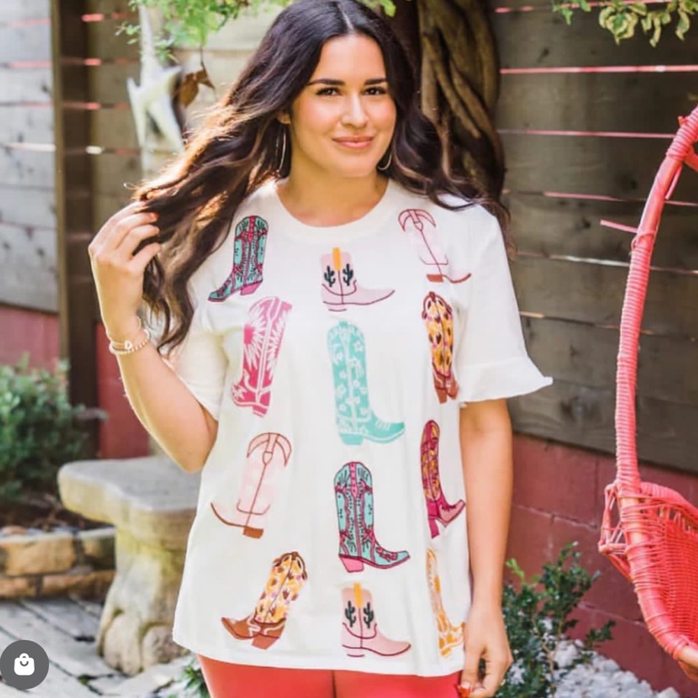 Boots tee